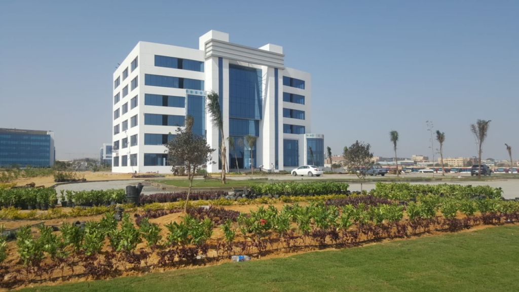 The administrative building project in the smart village with a total area of ​​8540 square meters
Business value 65 million pounds. Owner: Al-Ahram Foundation.
